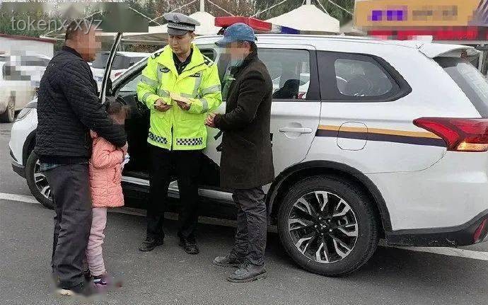飞车党紧追吓哭小女孩，警方迅速回应保障民众安全